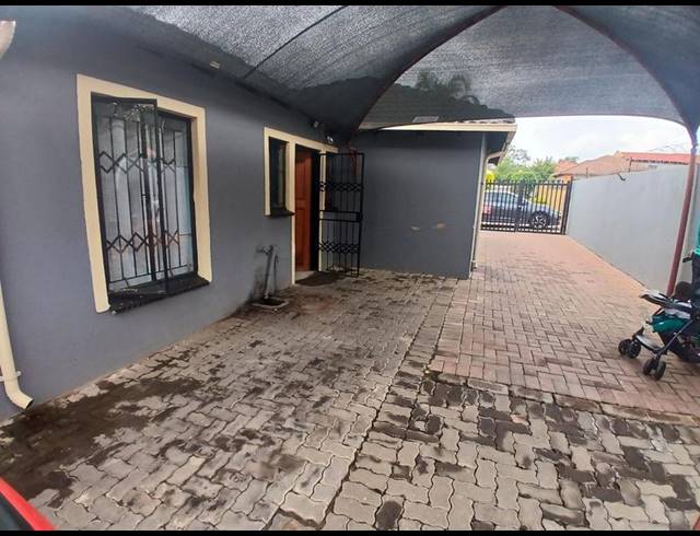 3 BEDROOM HOUSE FOR SALE IN THE ORCHARDS